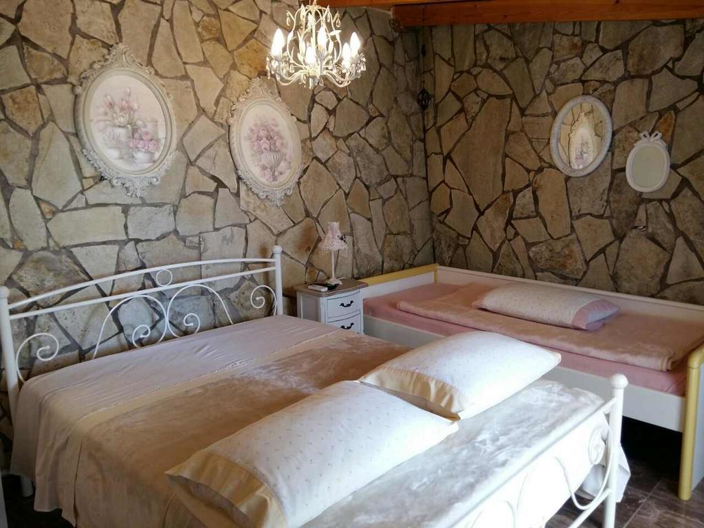 Kristallia Rooms 蒙纳斯提拉 外观 照片